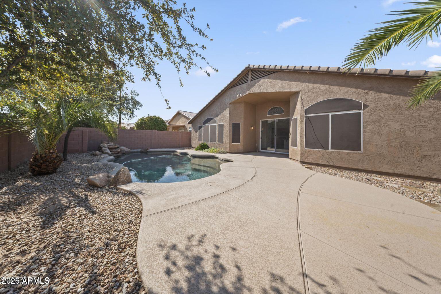 4315 E REDWOOD Lane