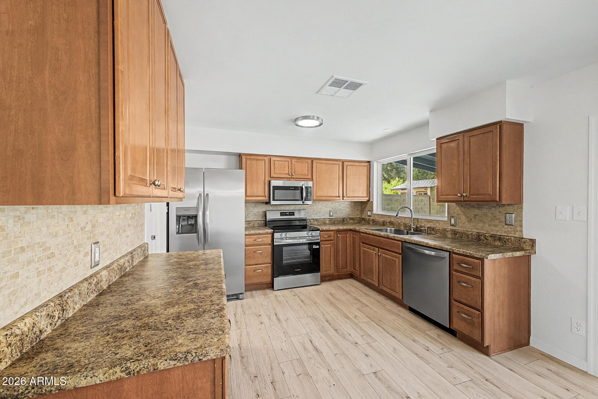 3720 W LIBBY Street