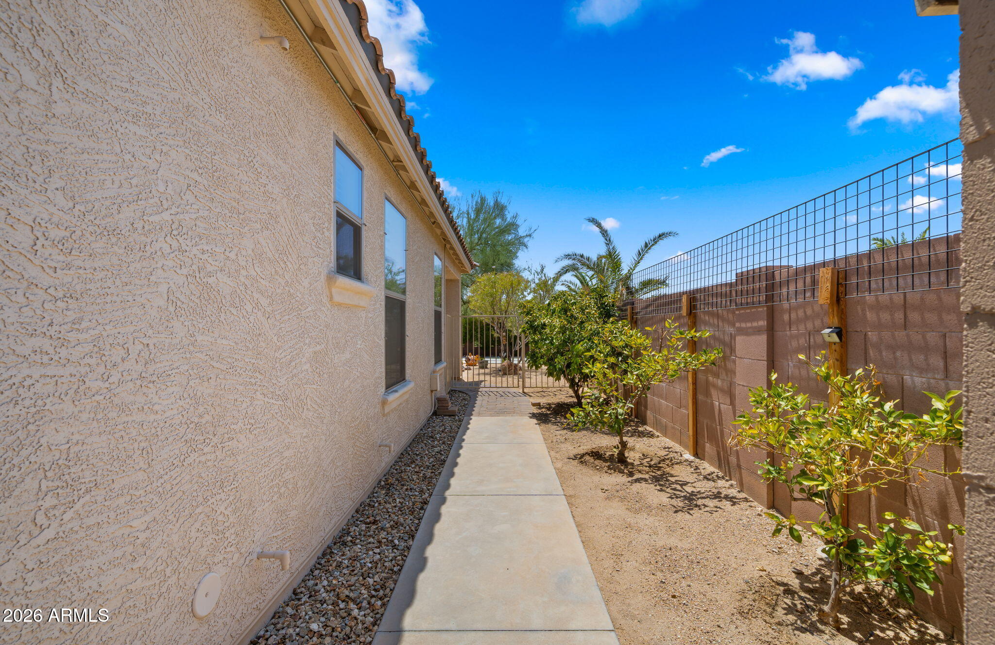 2407 W MAYA Way