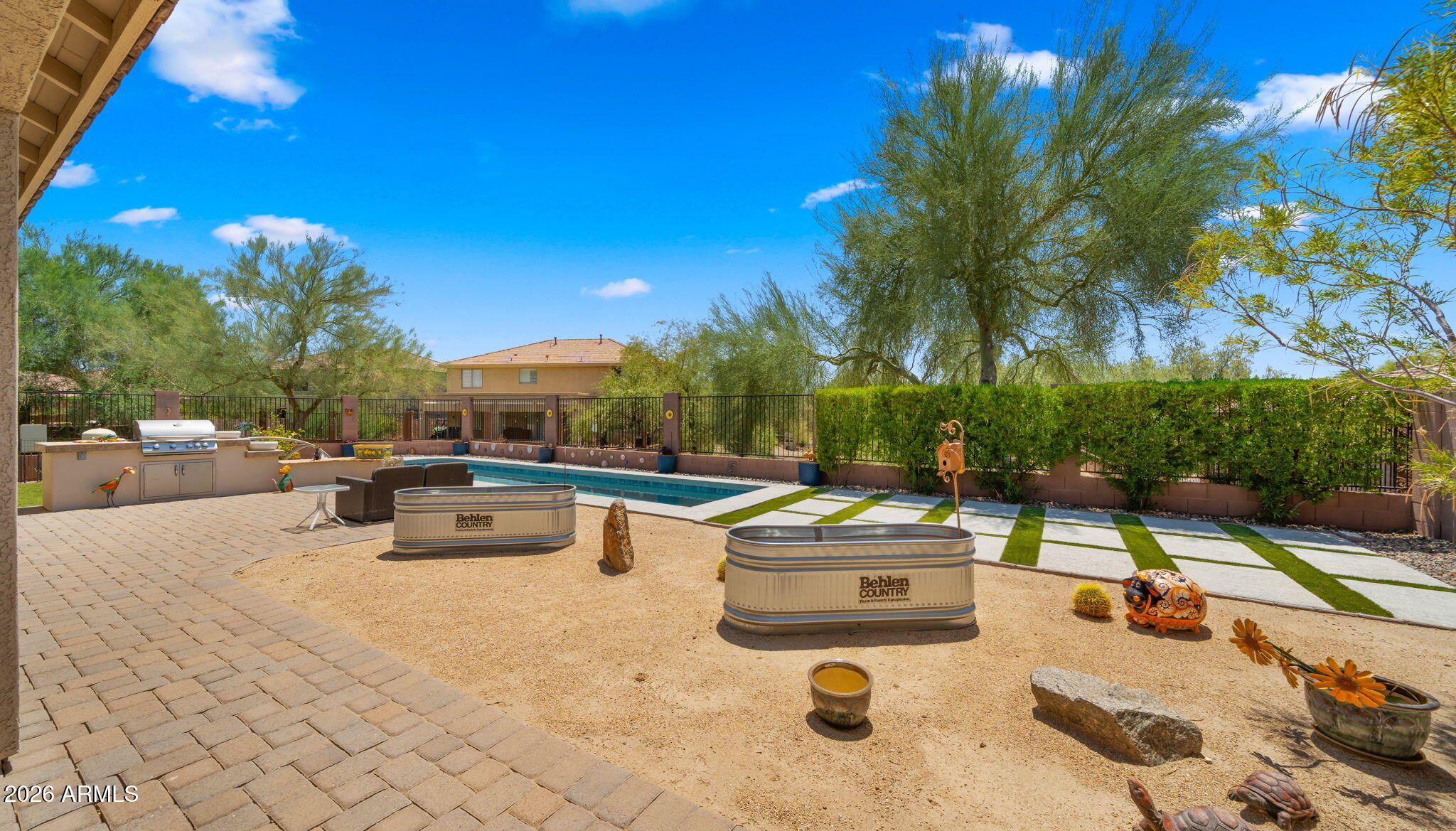 2407 W MAYA Way