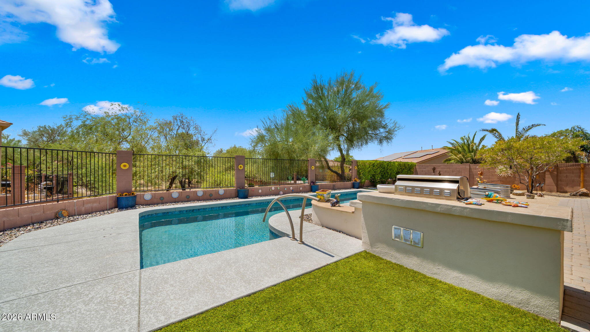 2407 W MAYA Way