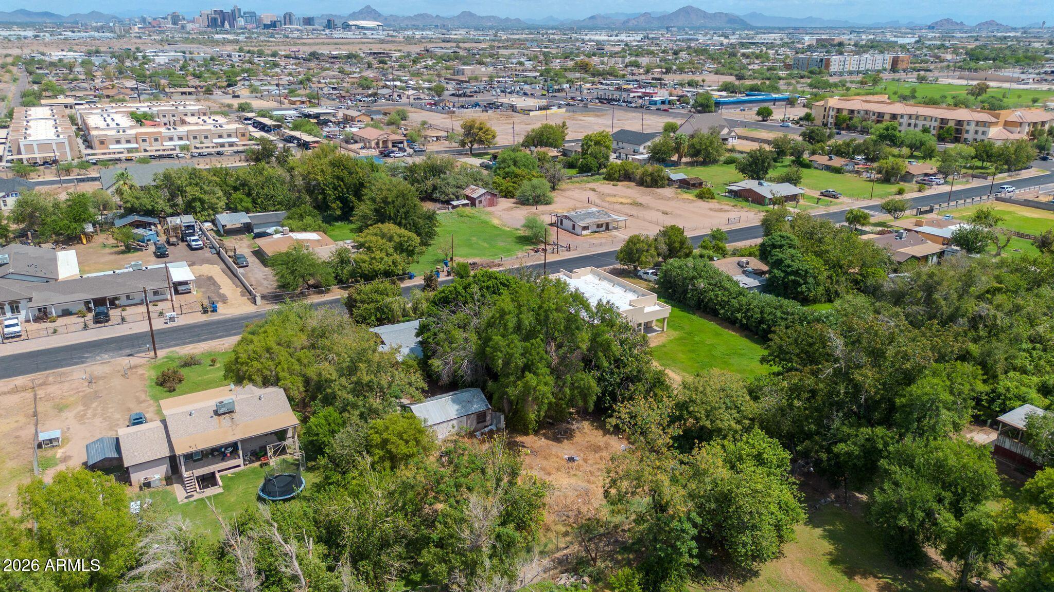 915 W TAMARISK Street