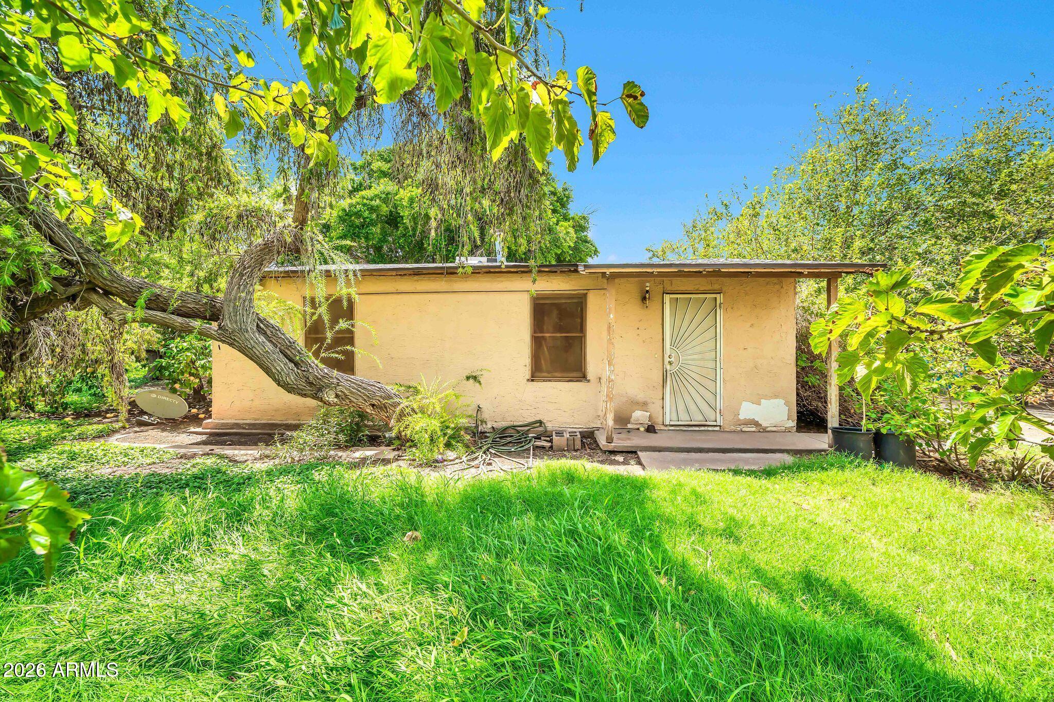 915 W TAMARISK Street