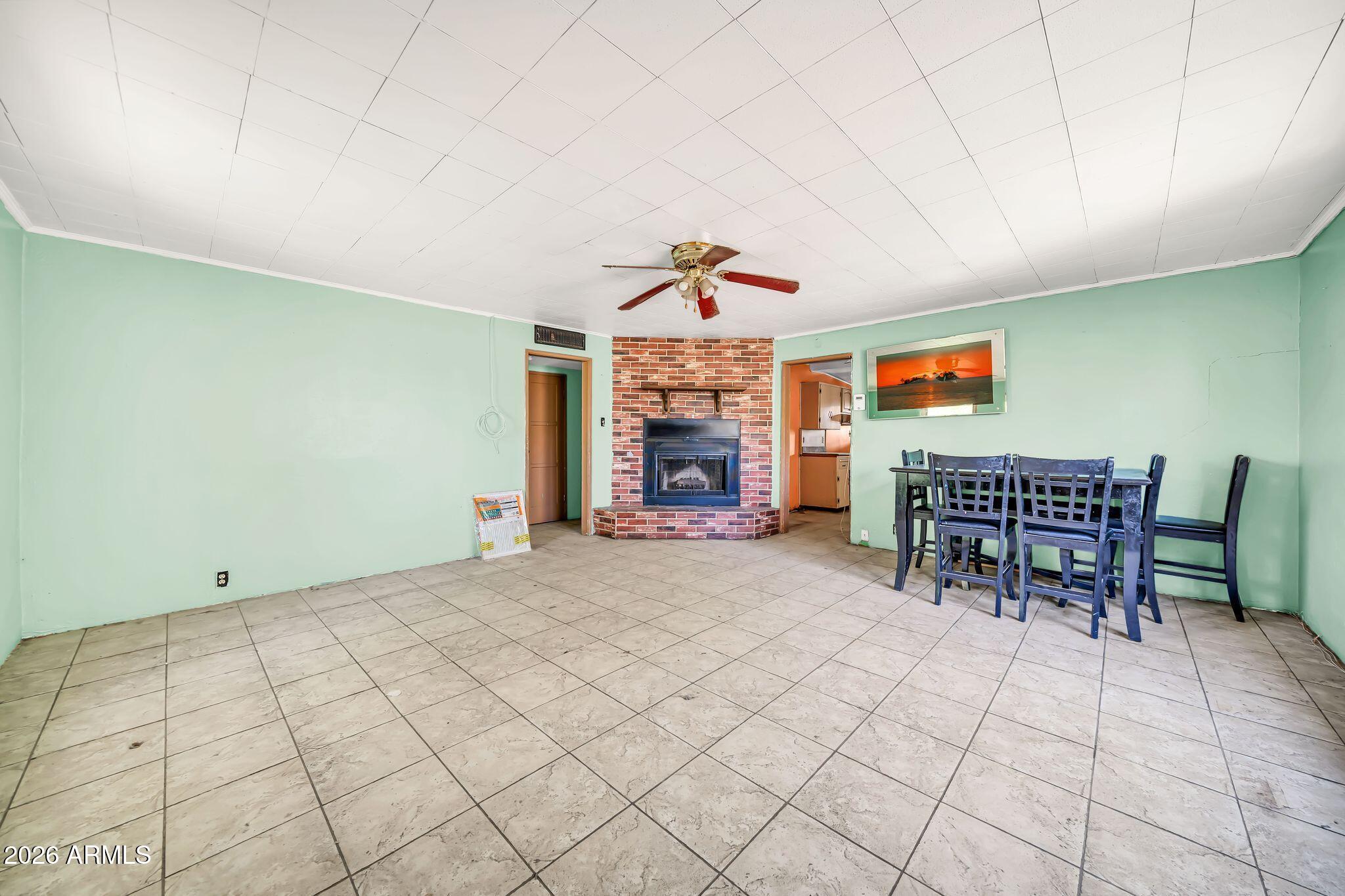 915 W TAMARISK Street
