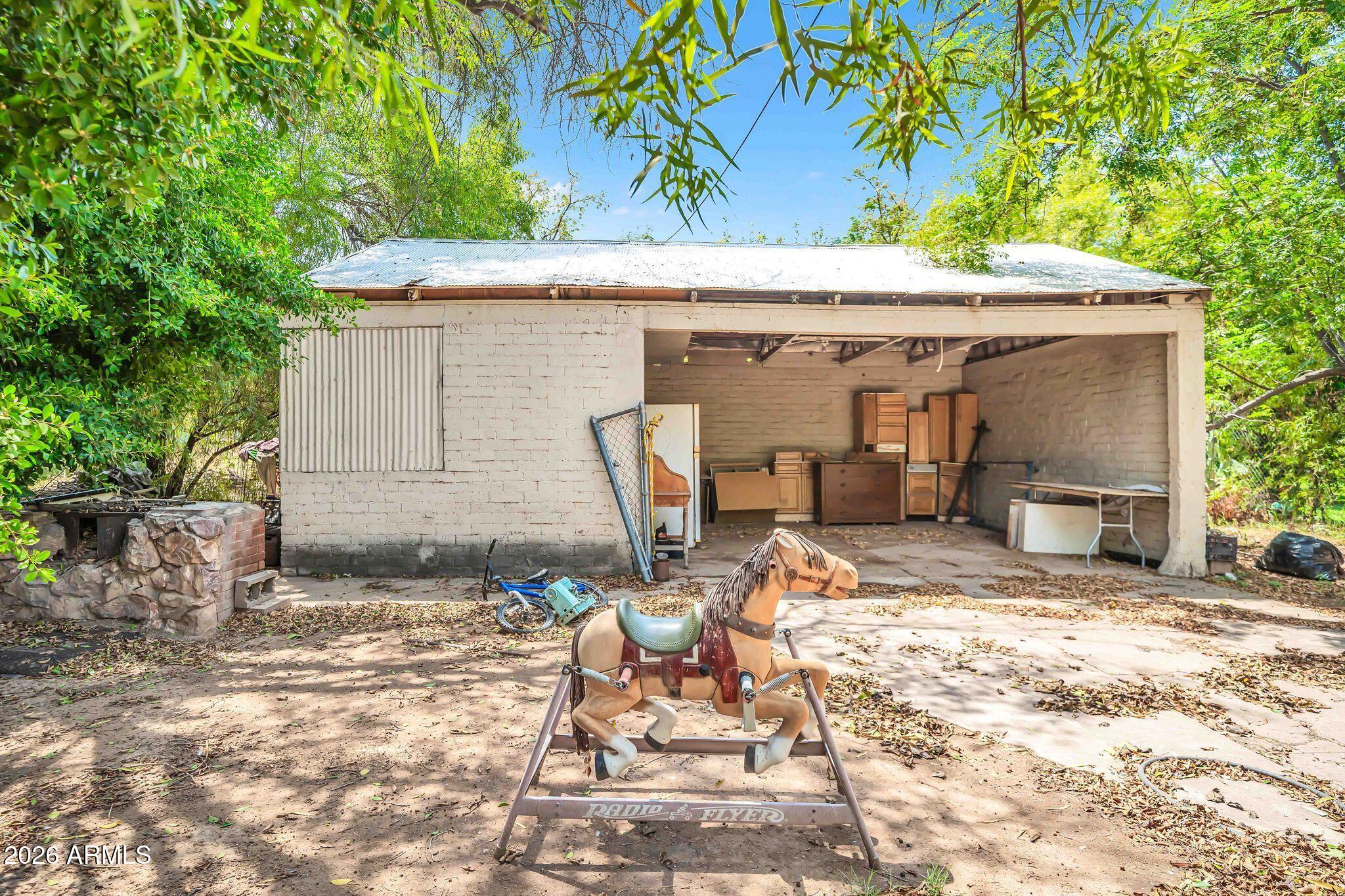 915 W TAMARISK Street