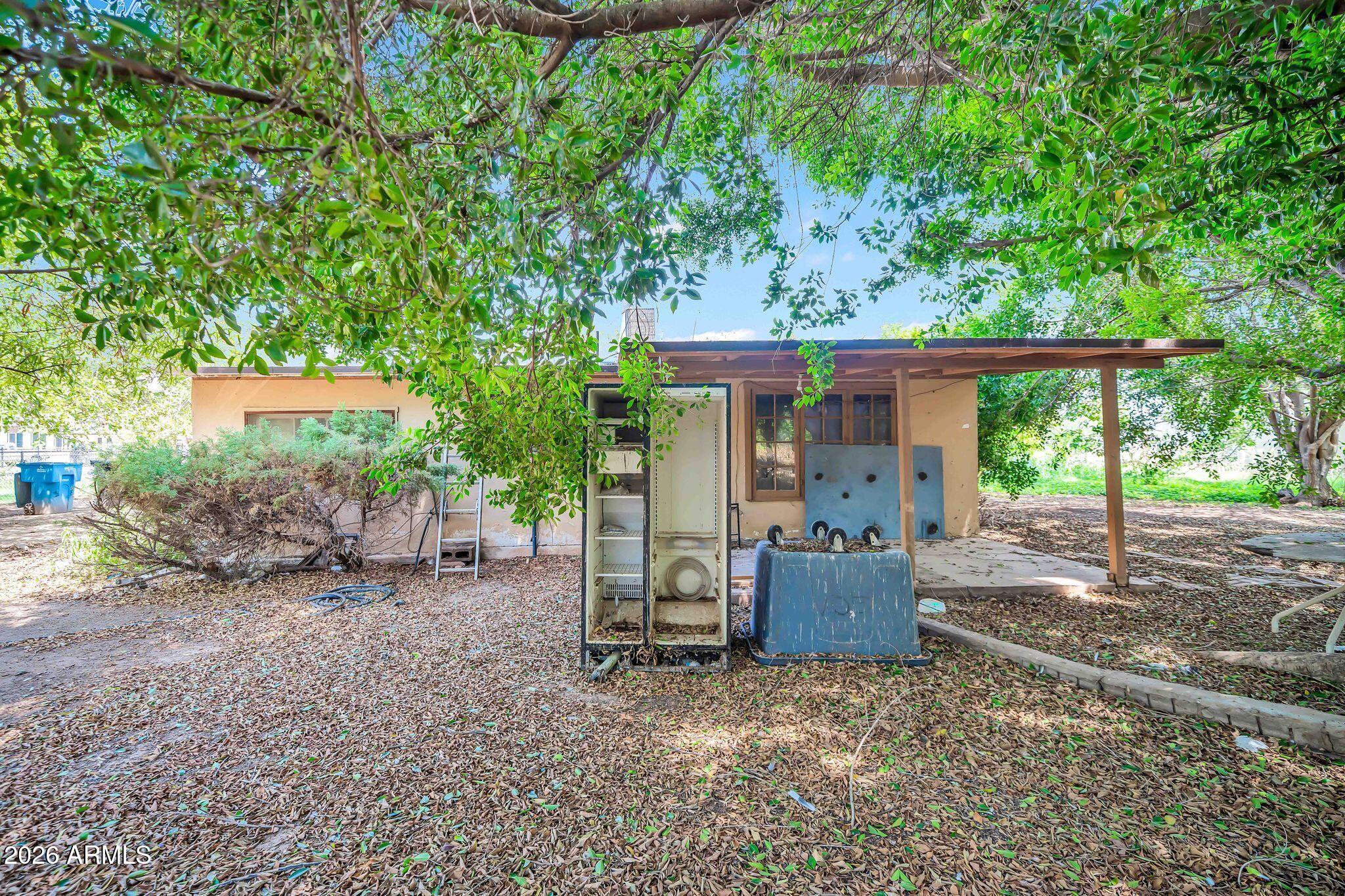 915 W TAMARISK Street