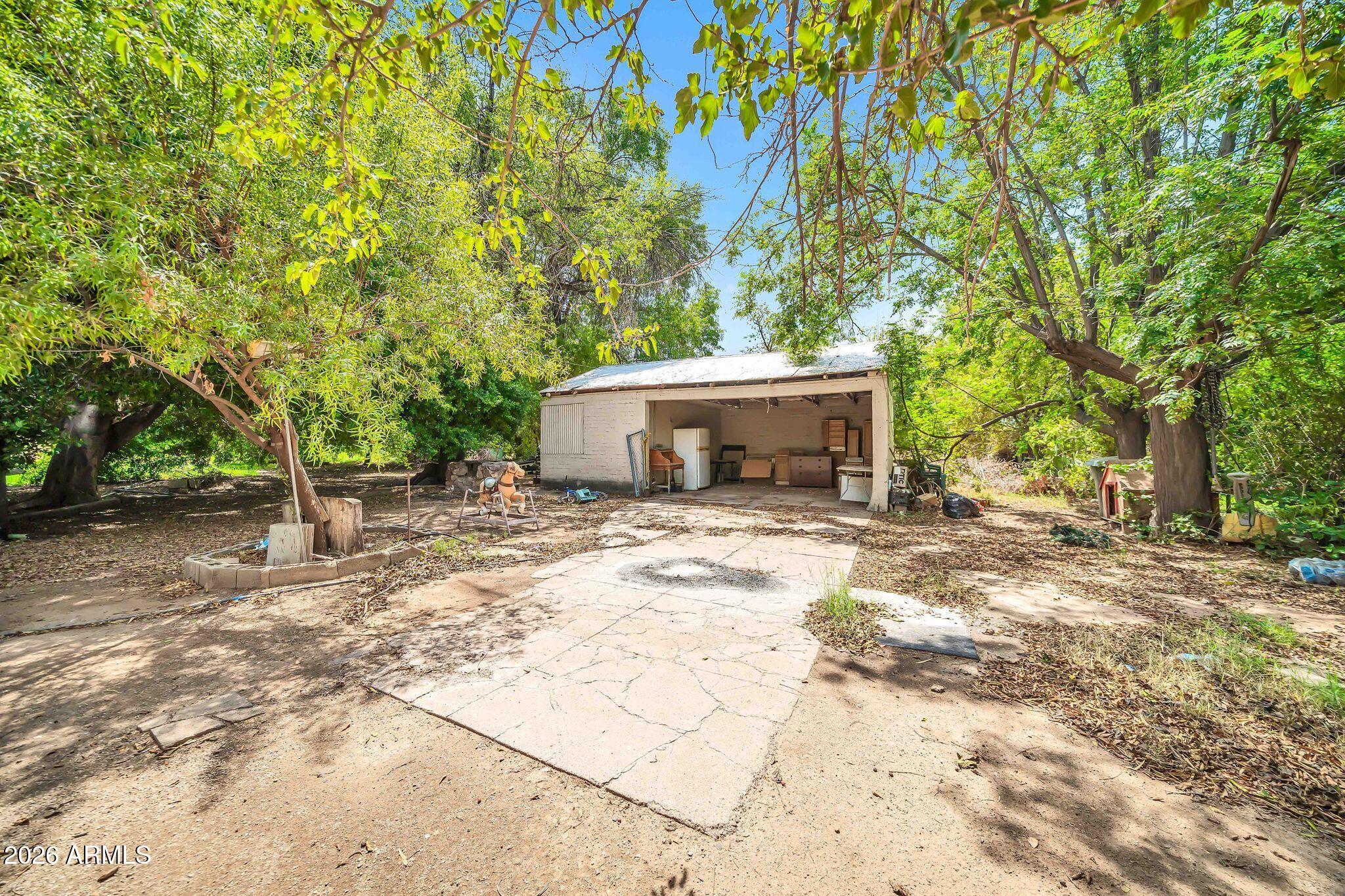 915 W TAMARISK Street