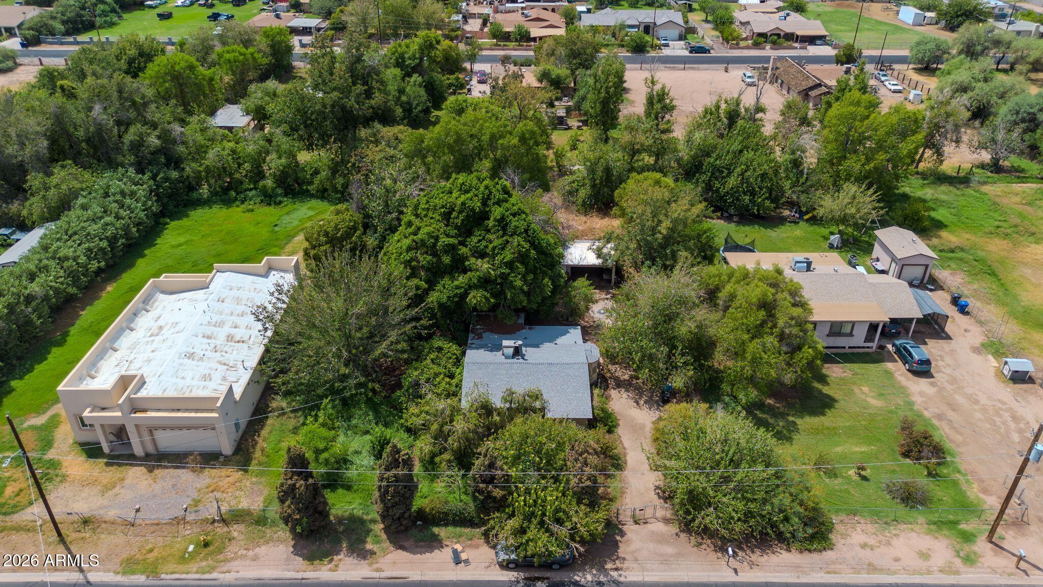 915 W TAMARISK Street
