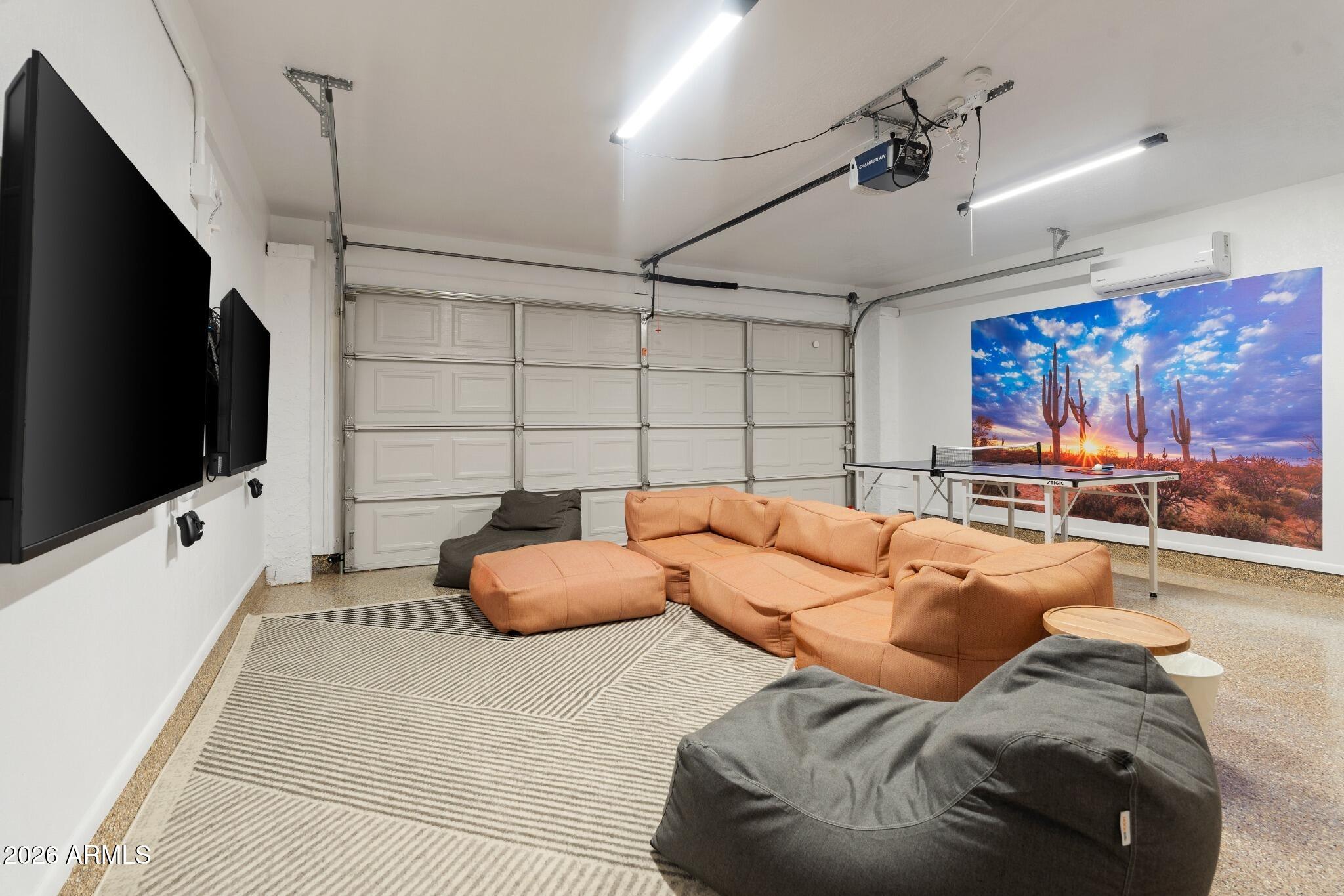 3911 E DAHLIA Drive