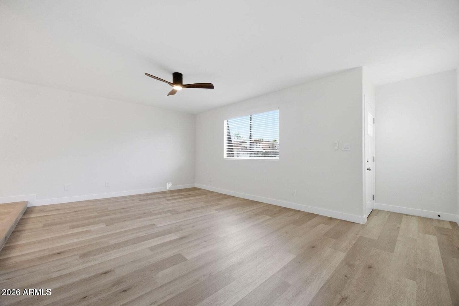 943 N Revere