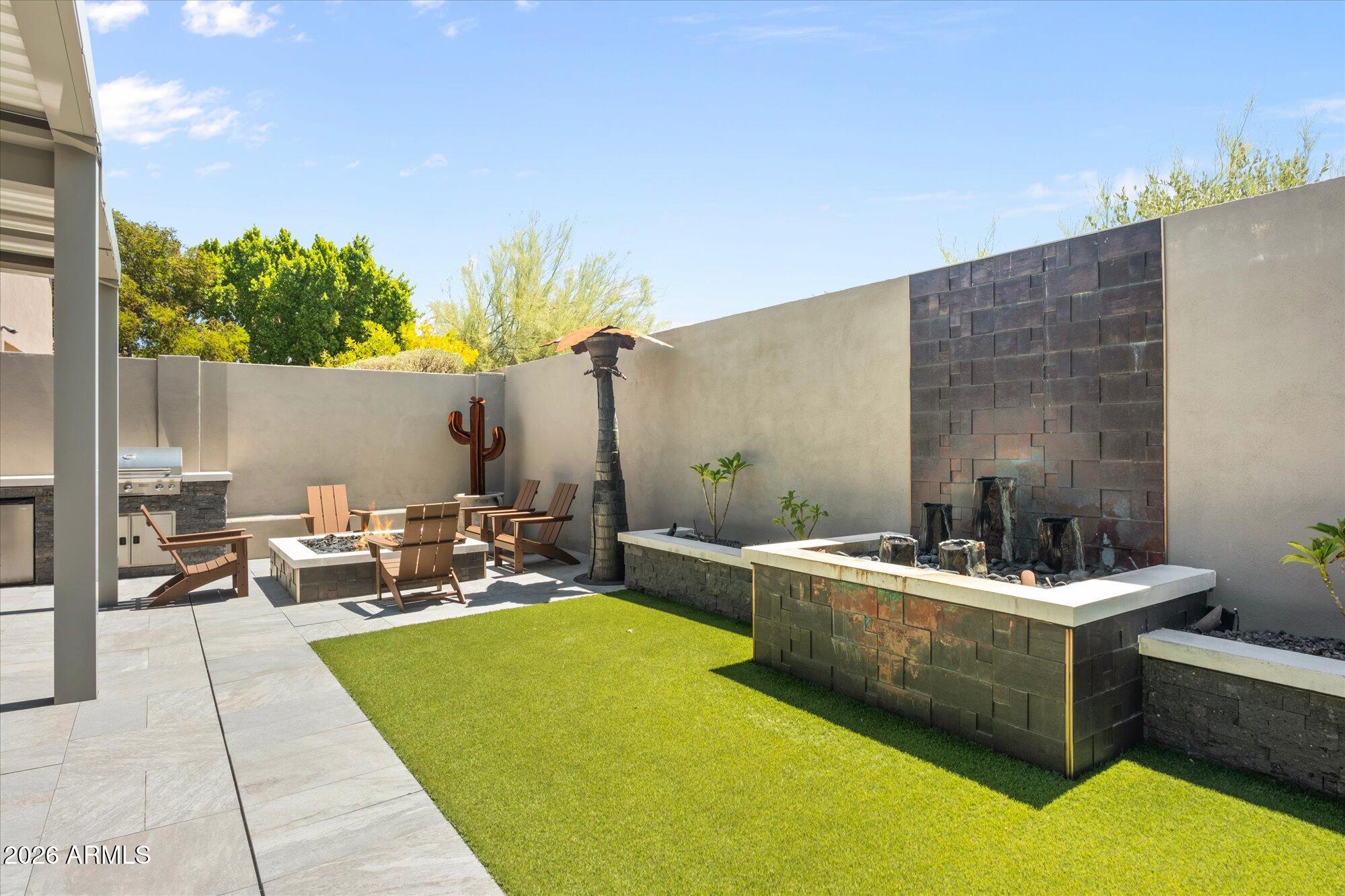 10401 E HELM Drive
