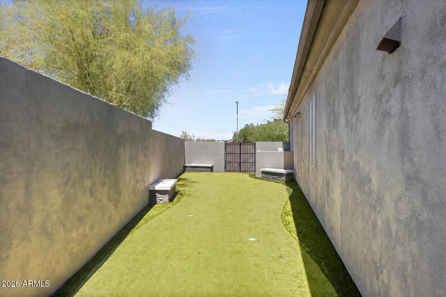 10401 E HELM Drive