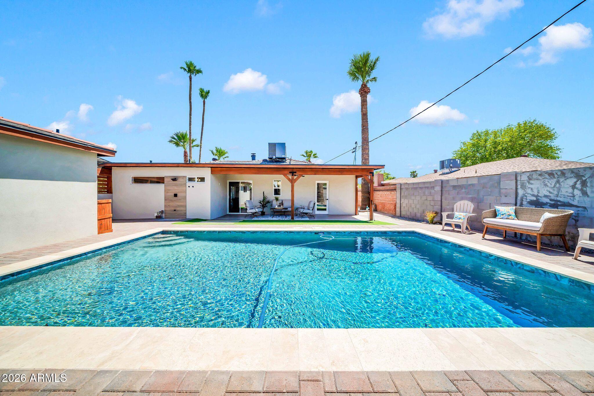 902 W CATALINA Drive