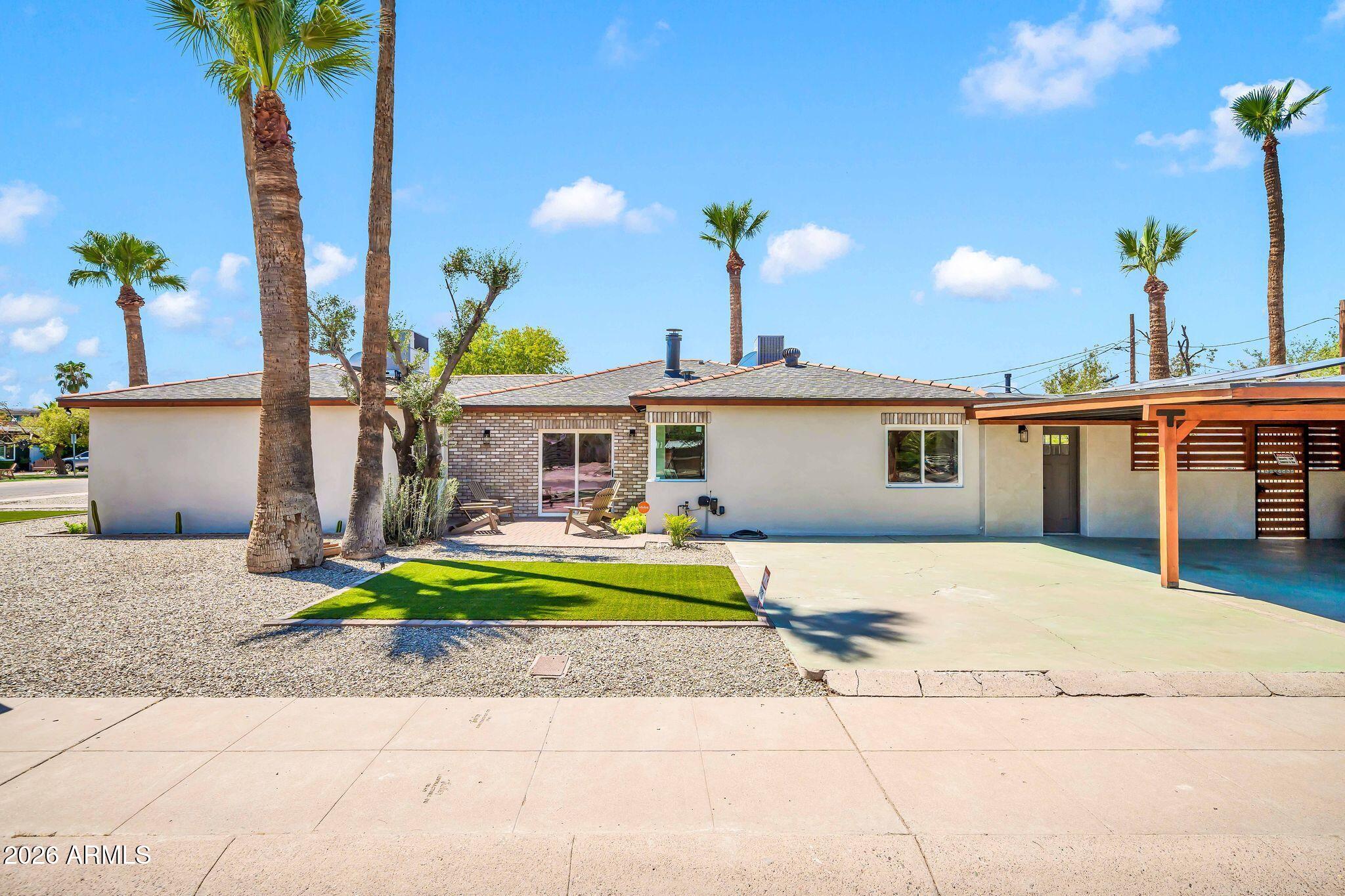 902 W CATALINA Drive