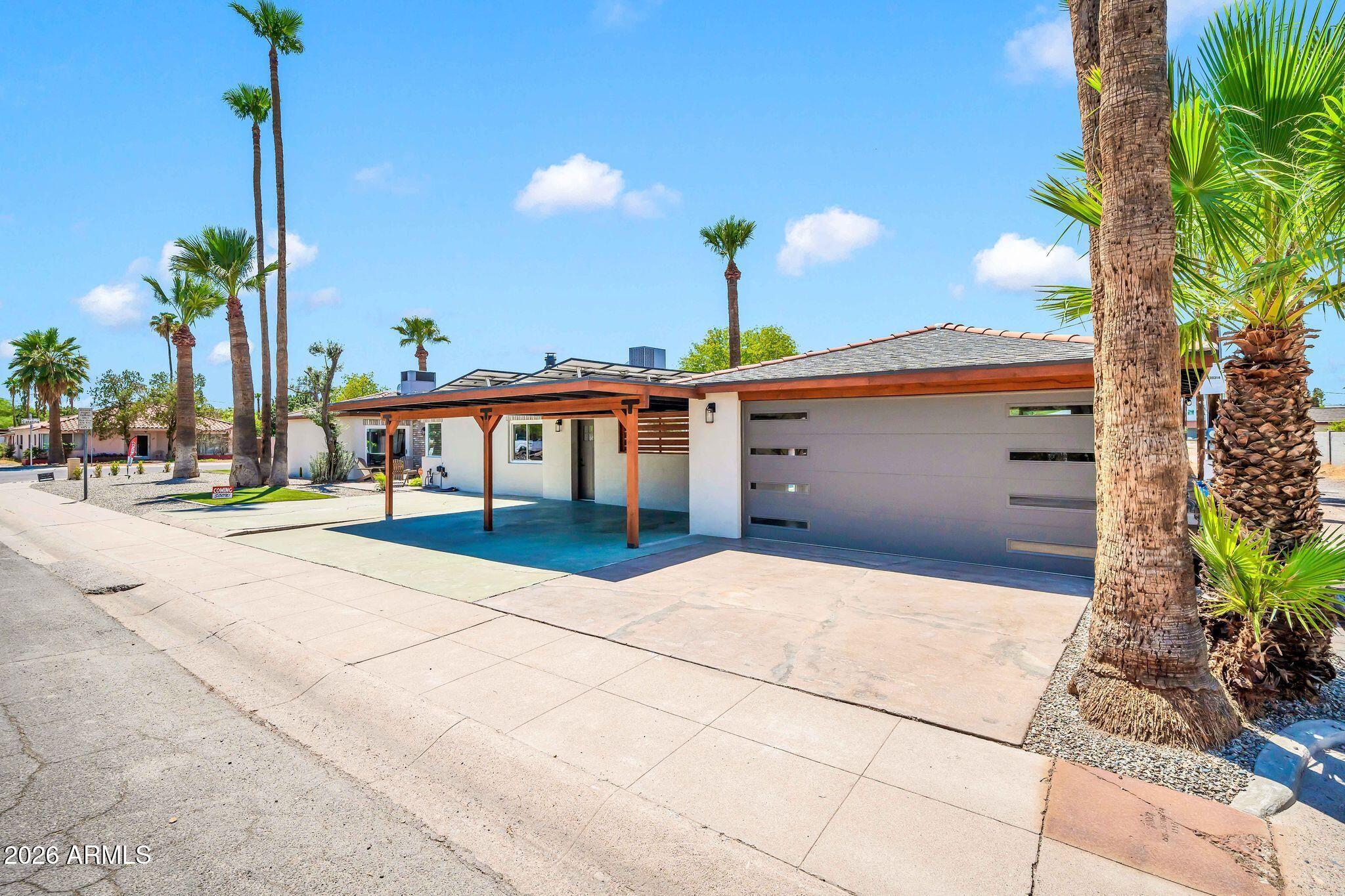 902 W CATALINA Drive