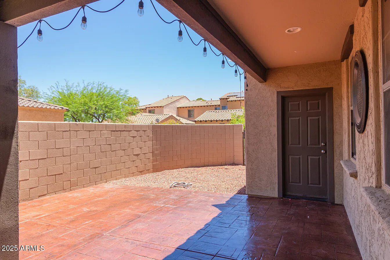 21125 W ELM Way