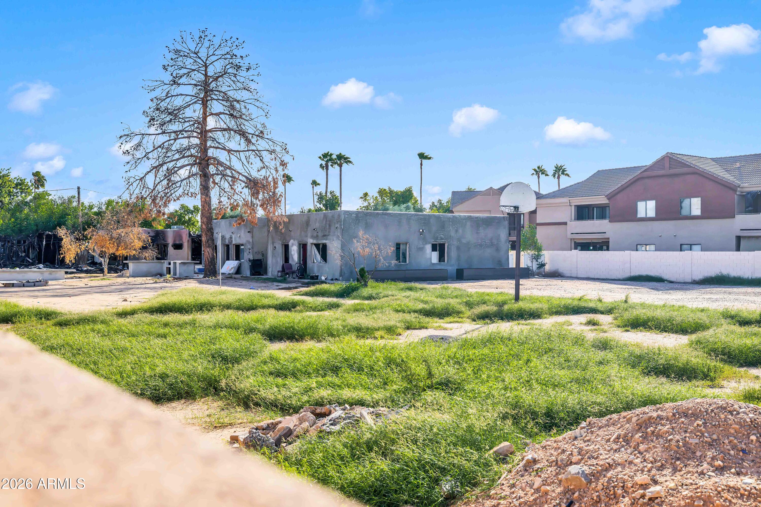 2601 E PARADISE Lane