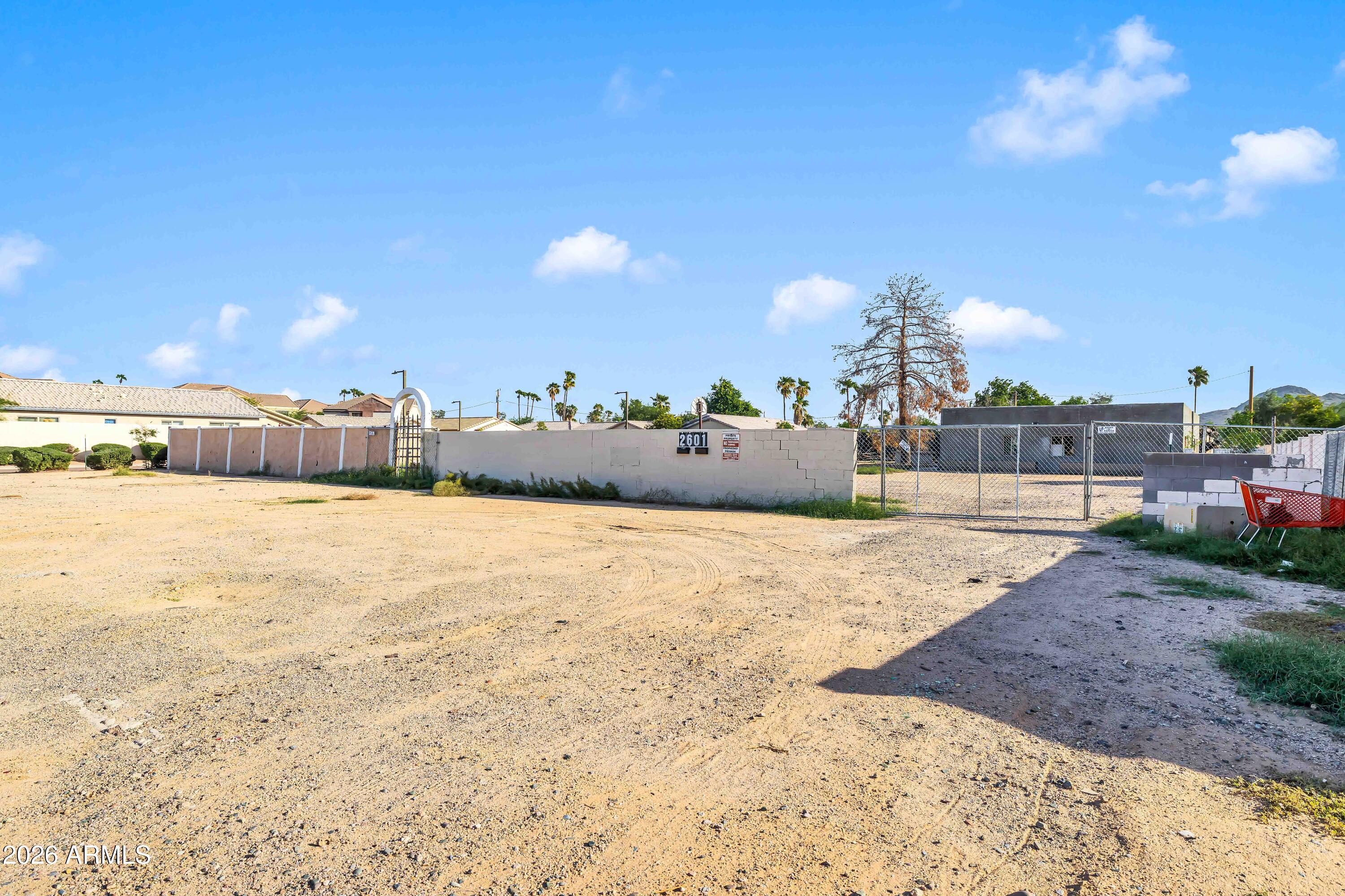 2601 E PARADISE Lane