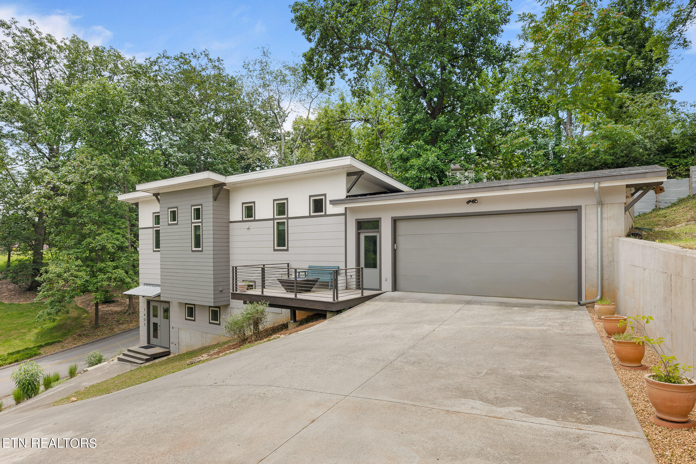 1605 Arden Ave