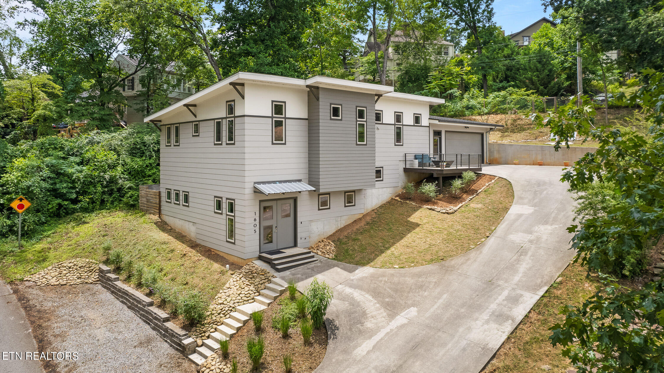 1605 Arden Ave