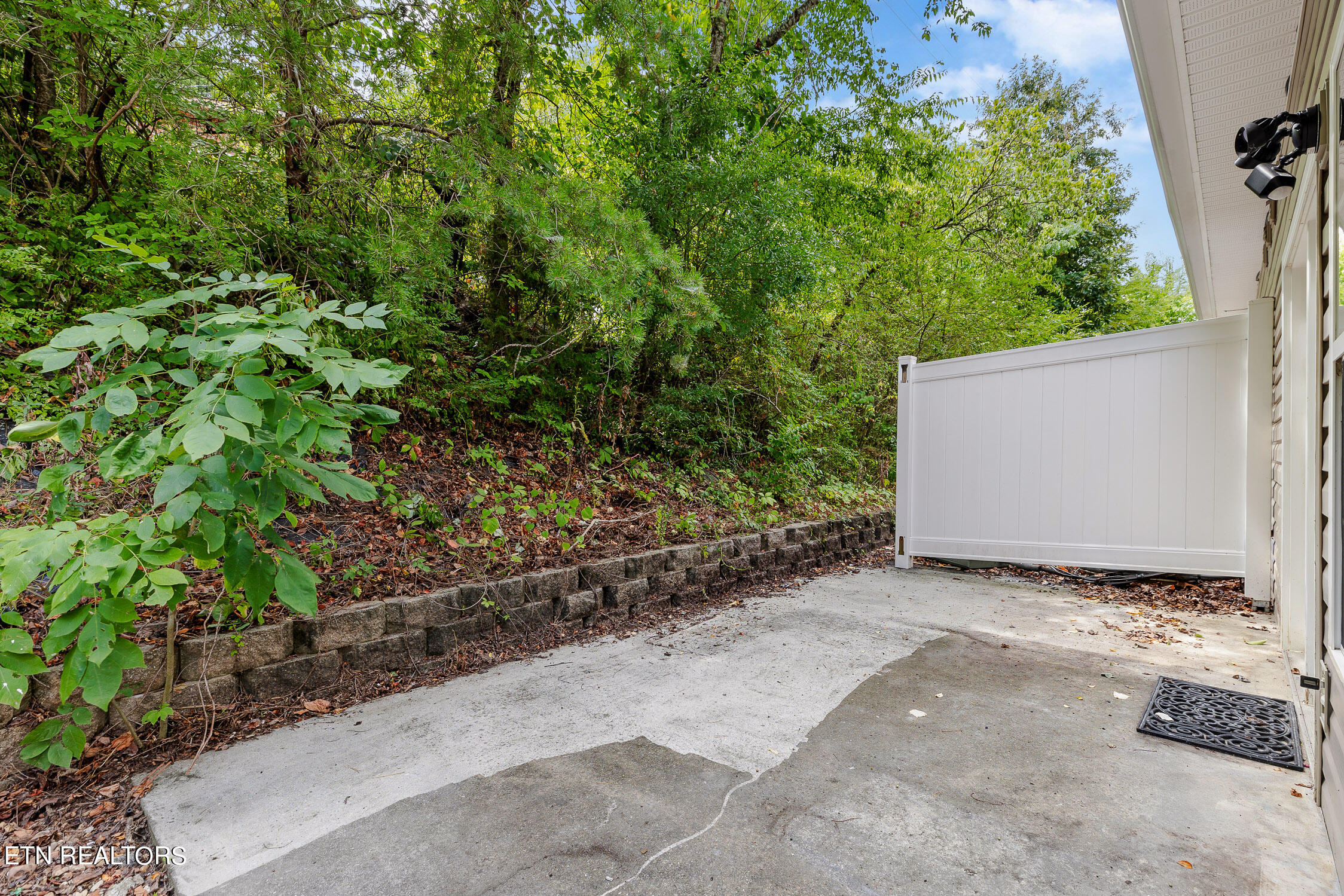7504 Noah Reid Rd