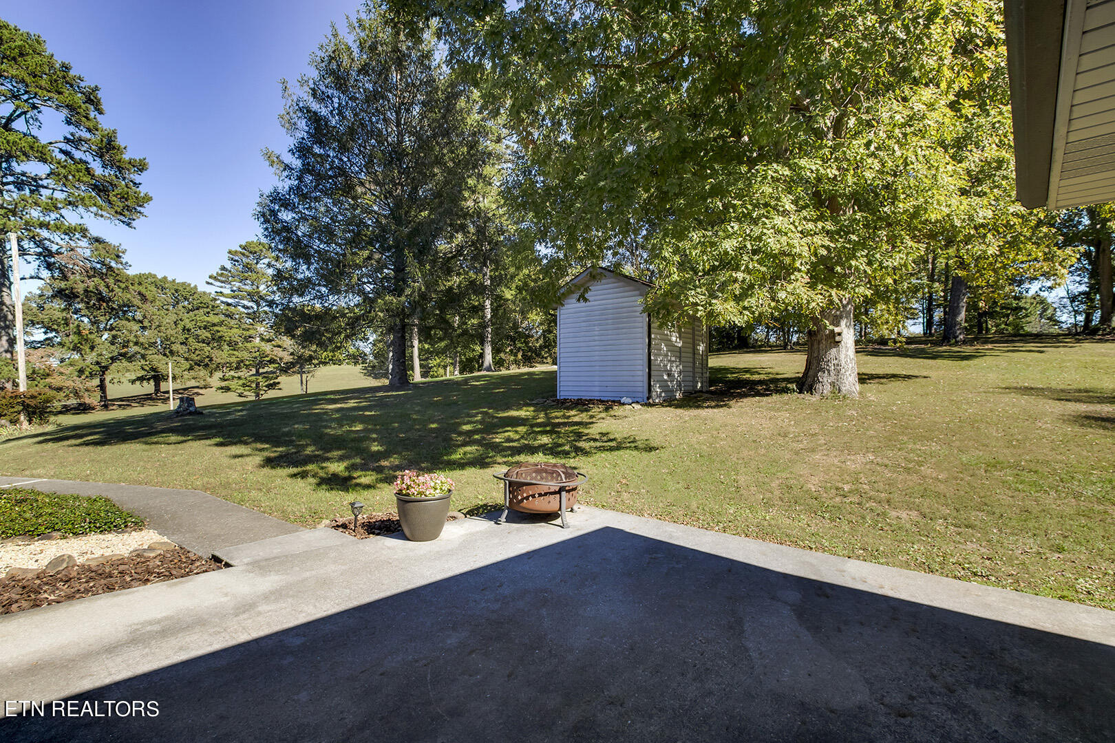 1050 Lawnville Rd