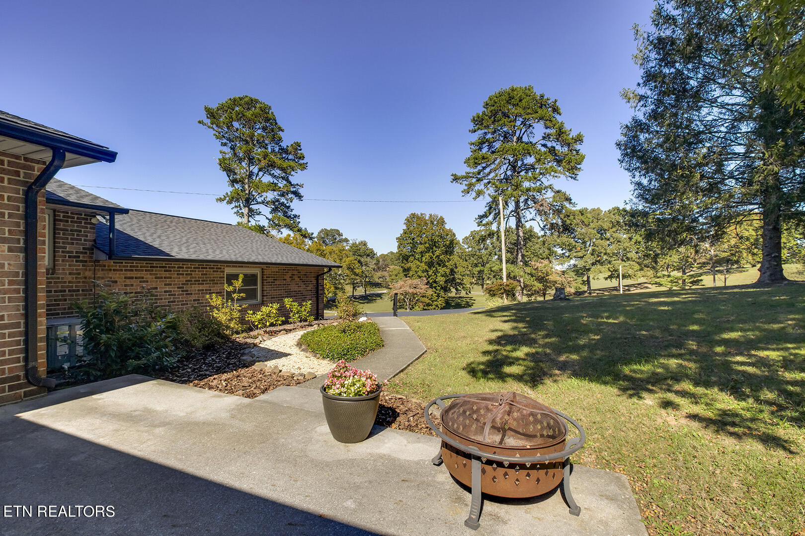 1050 Lawnville Rd