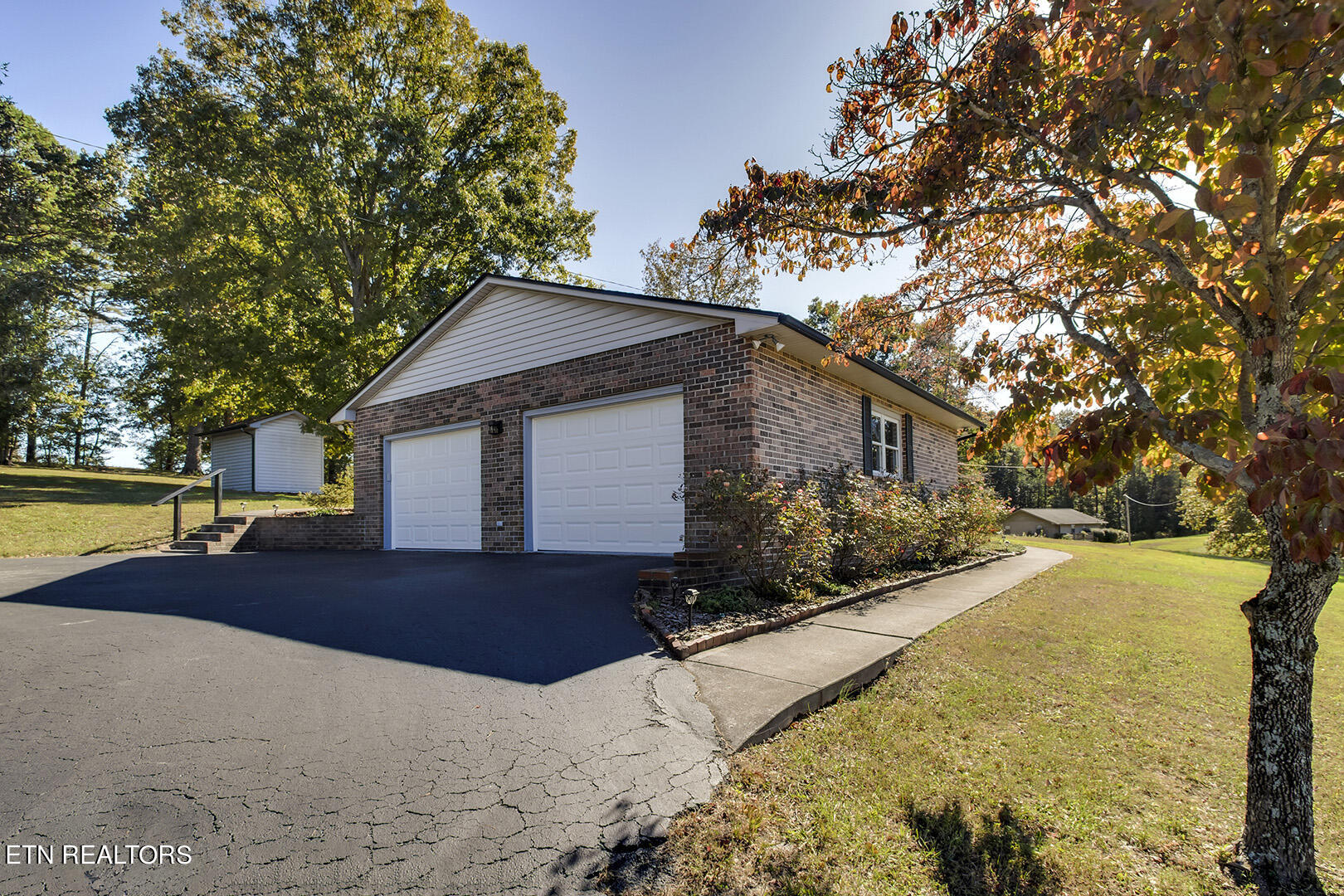 1050 Lawnville Rd