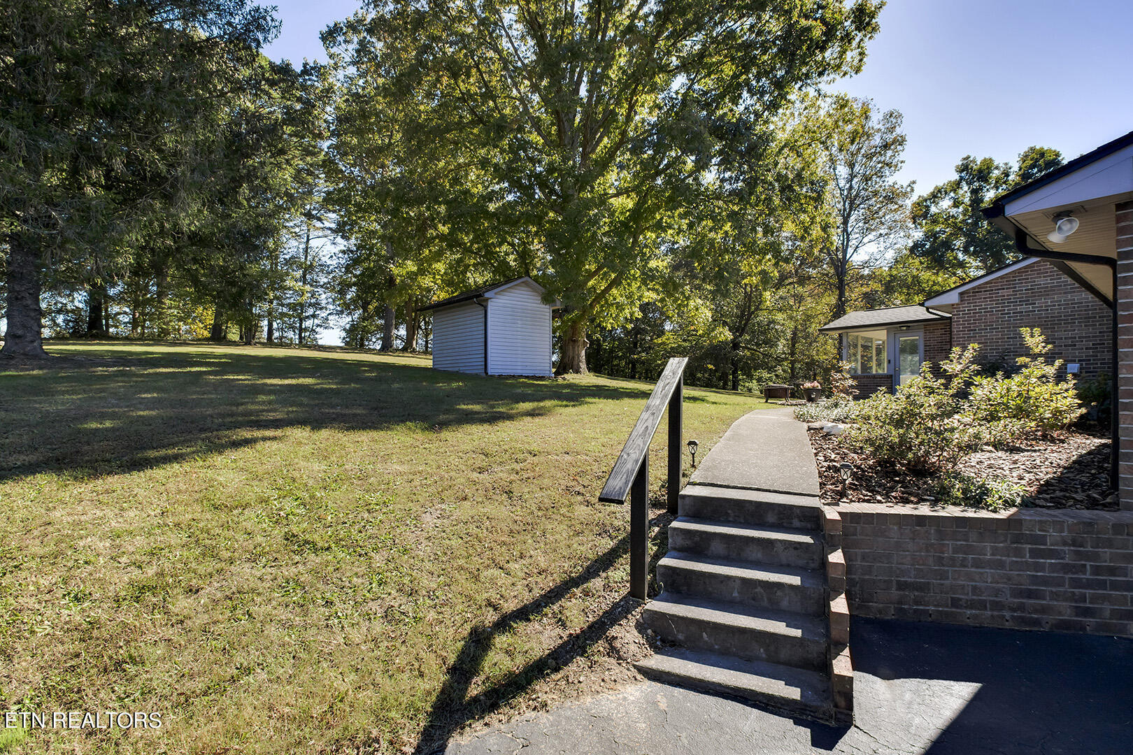 1050 Lawnville Rd