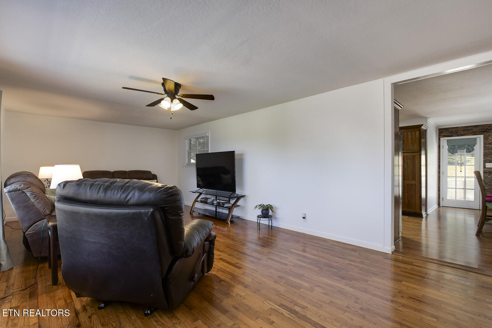1050 Lawnville Rd