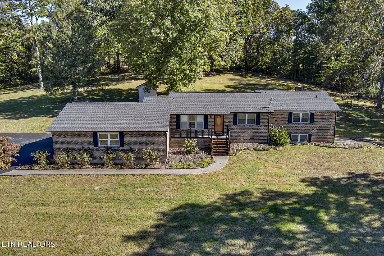 1050 Lawnville Rd