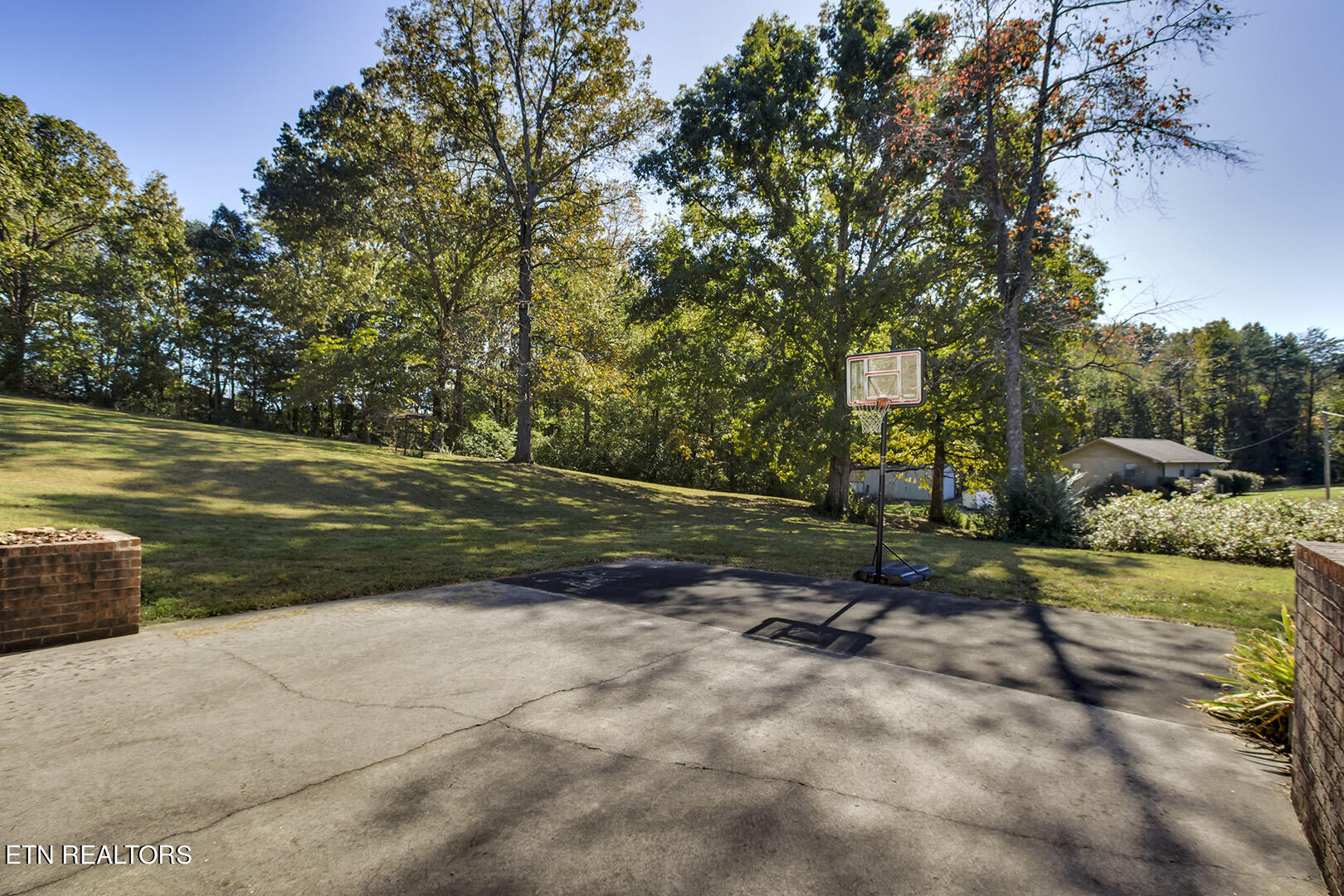 1050 Lawnville Rd