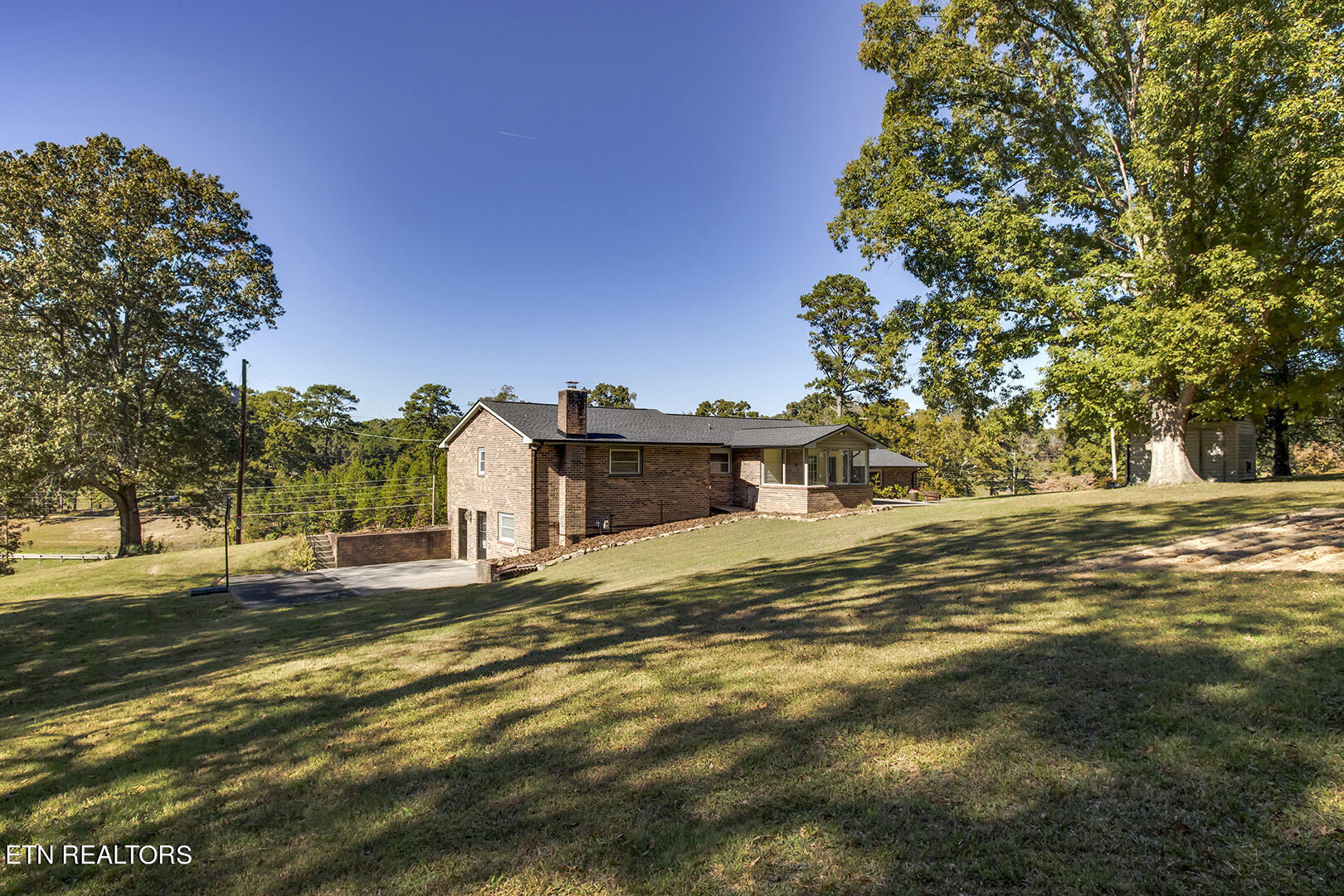 1050 Lawnville Rd