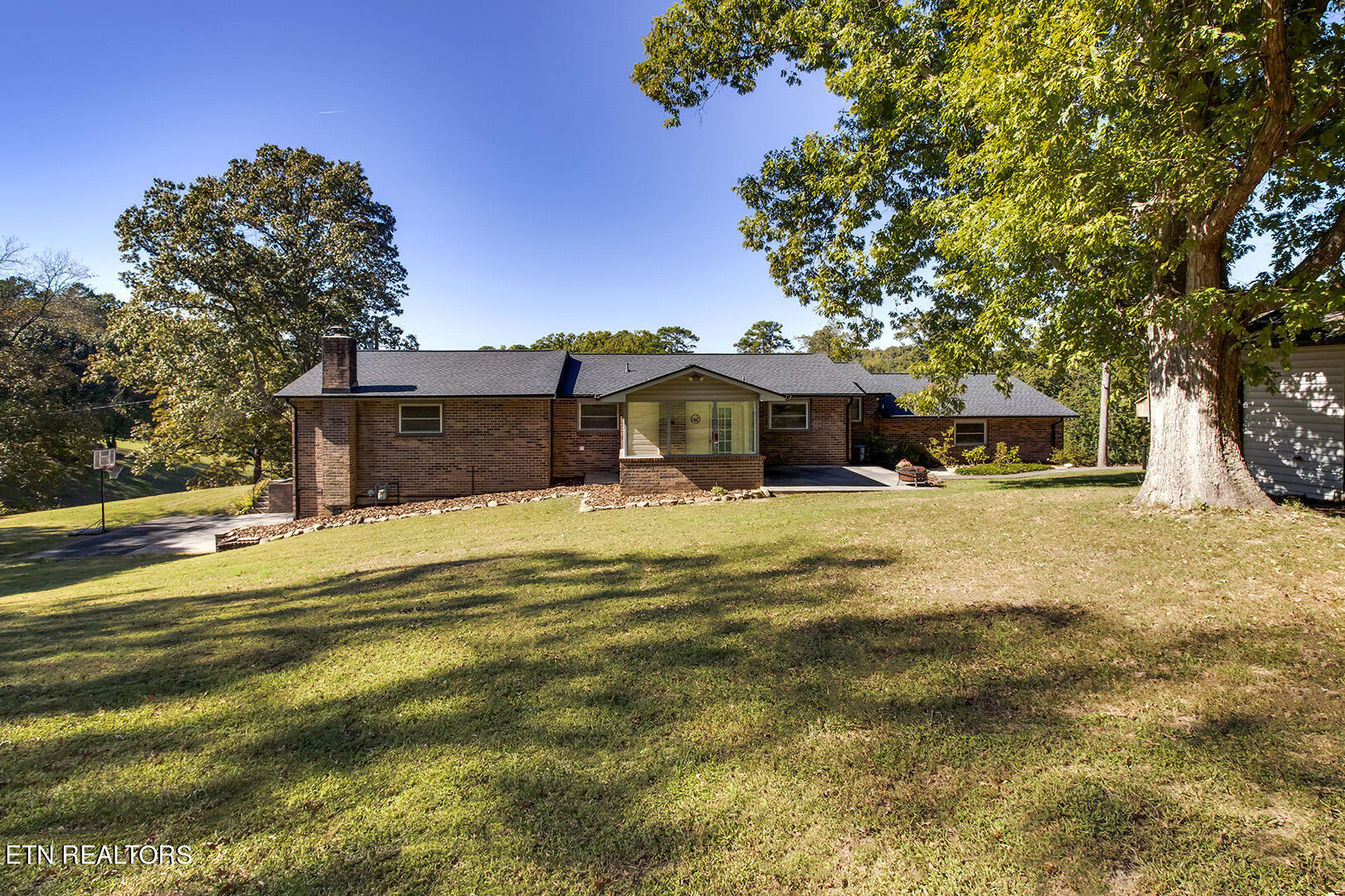 1050 Lawnville Rd