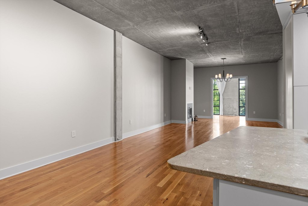 417 Frazier Ave # 303