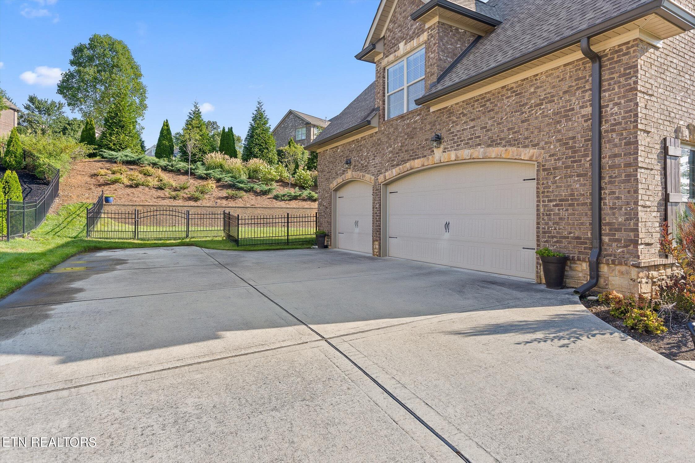 10045 Fox Cove Rd