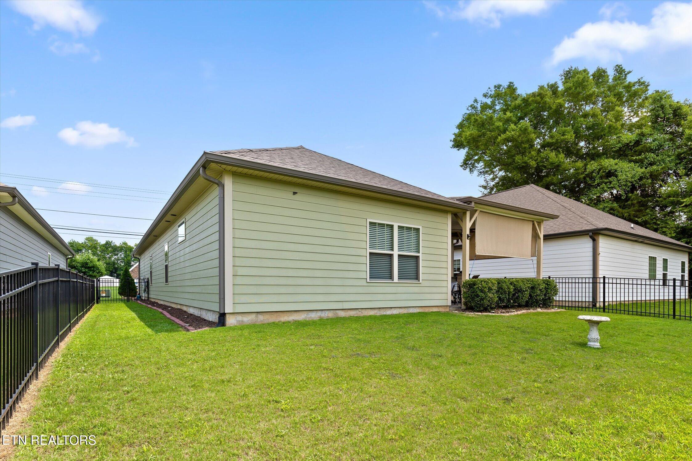 8242 Roy Lane