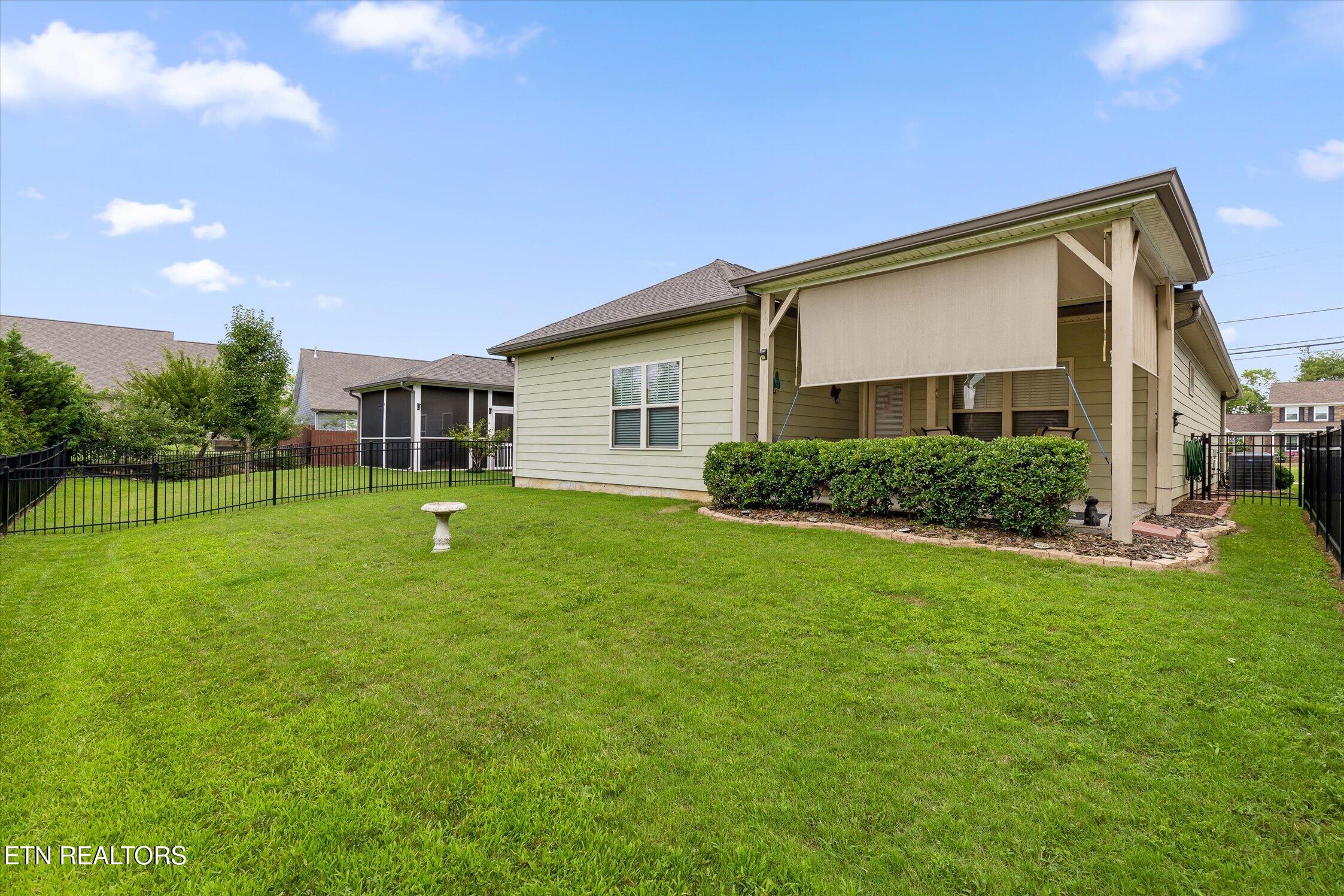 8242 Roy Lane