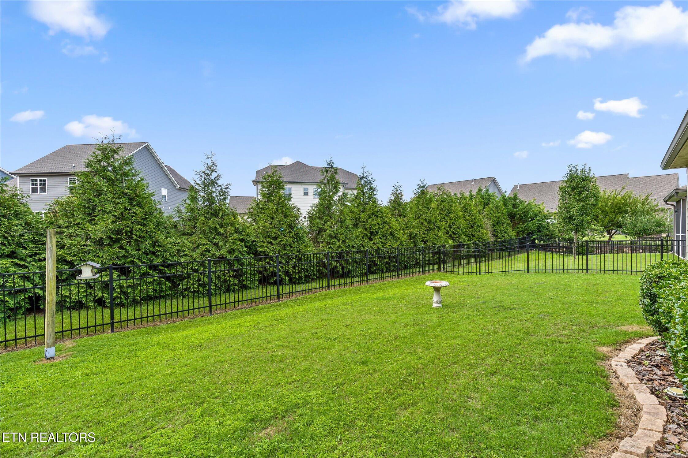 8242 Roy Lane