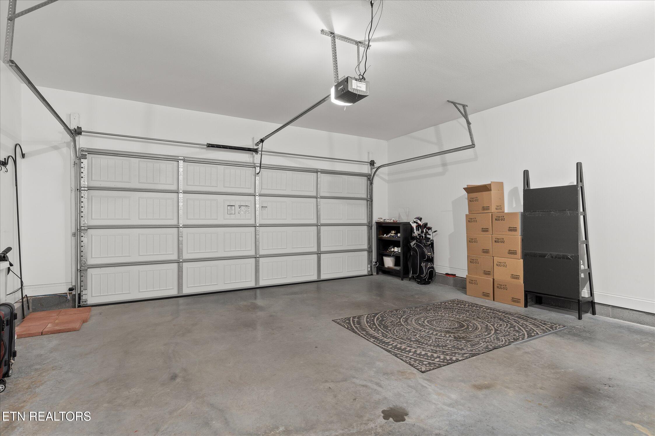 8242 Roy Lane