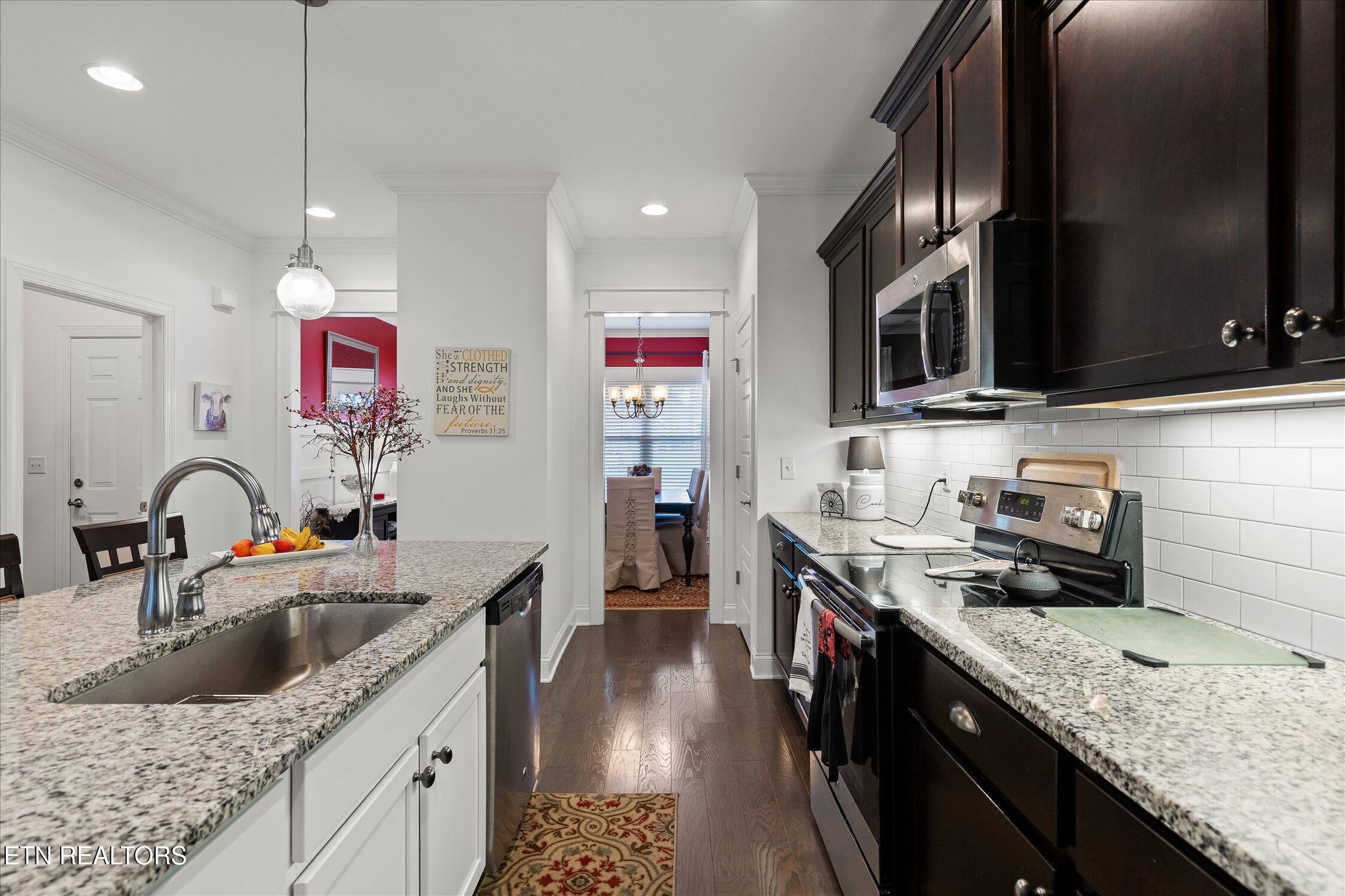 8242 Roy Lane