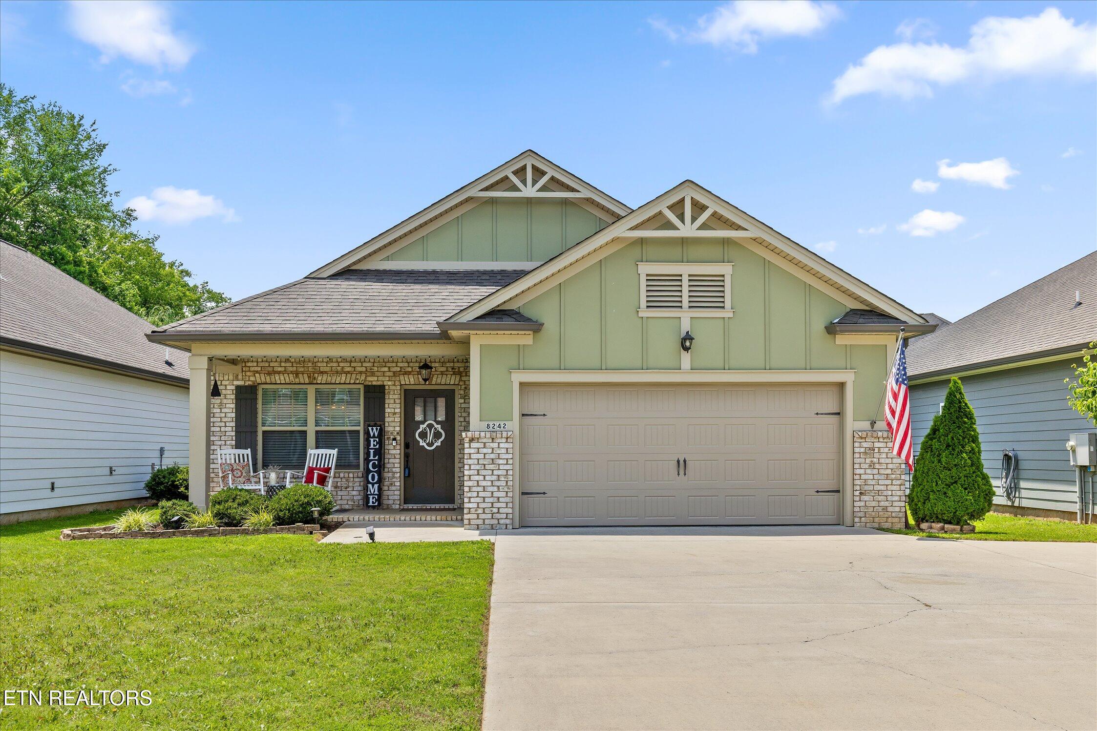 8242 Roy Lane