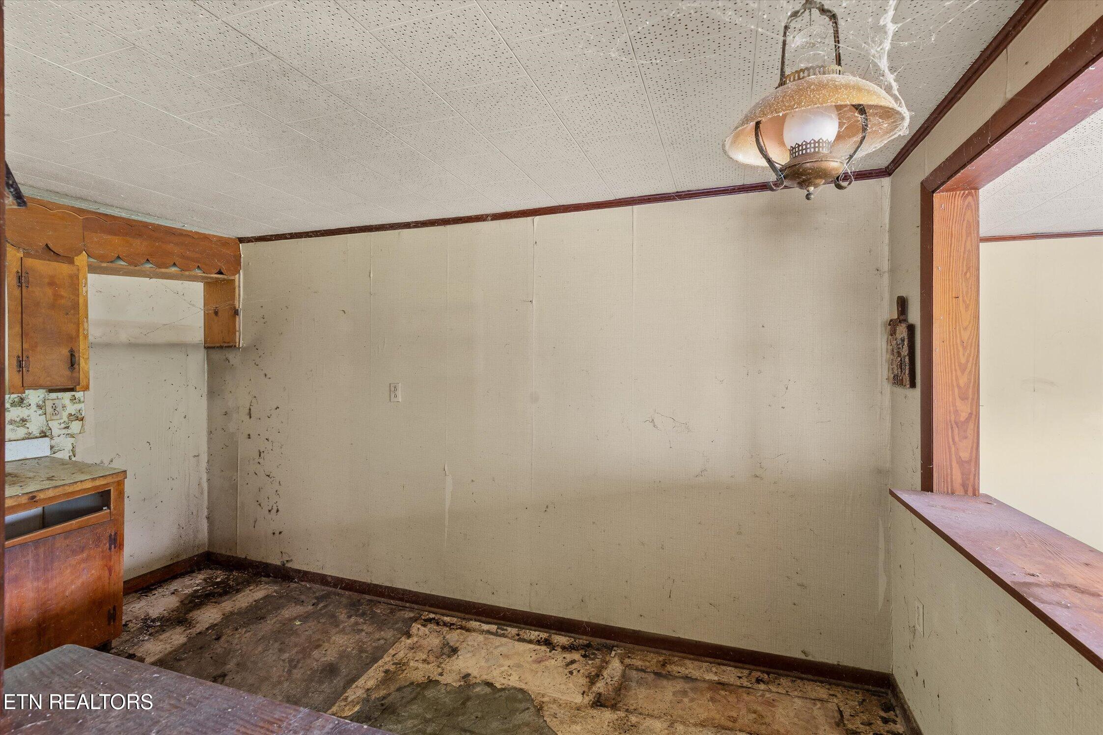 145 Pecan St