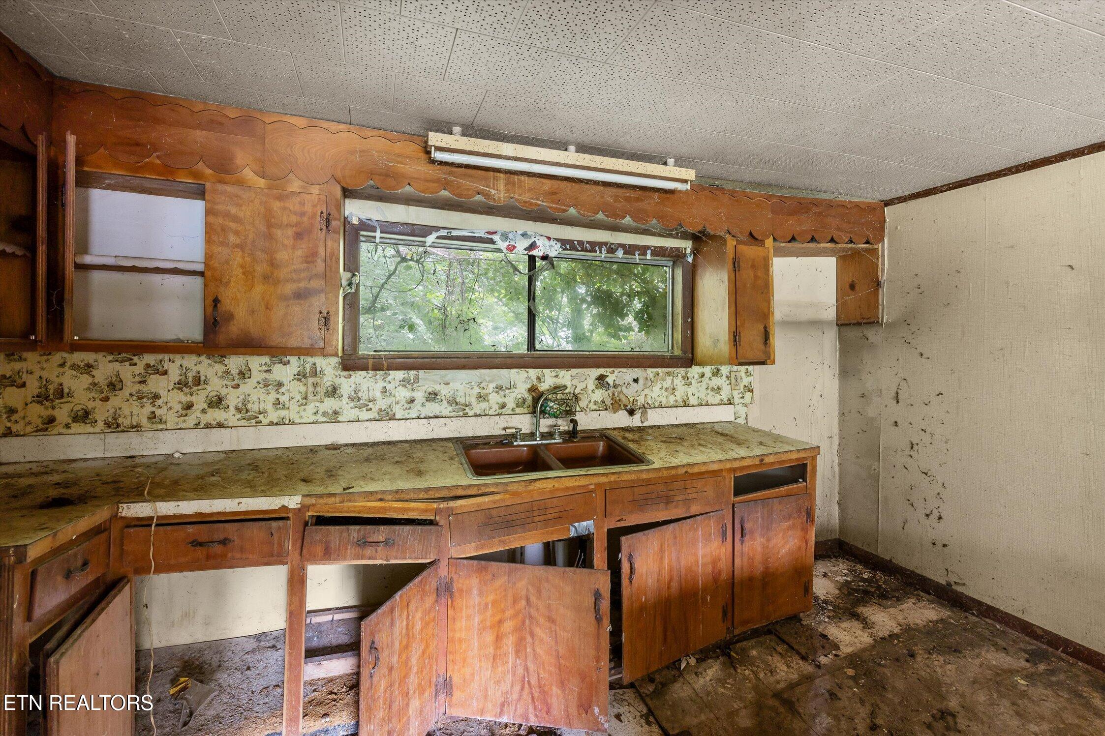 145 Pecan St