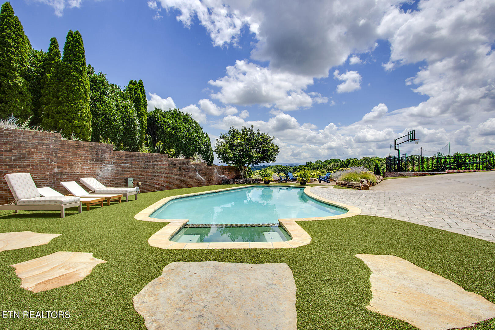 5500 Heathrow Drive