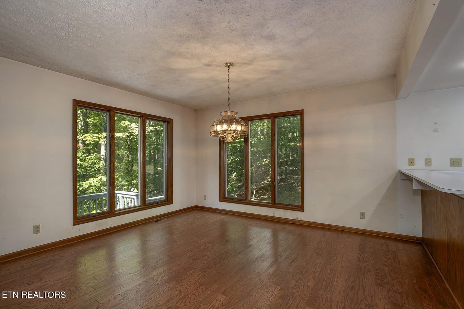 1560 Bluebird Cove Lane