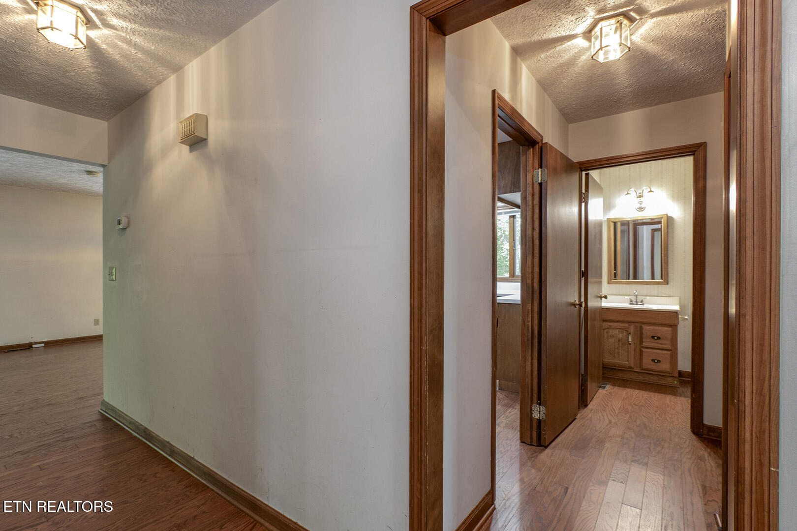 1560 Bluebird Cove Lane
