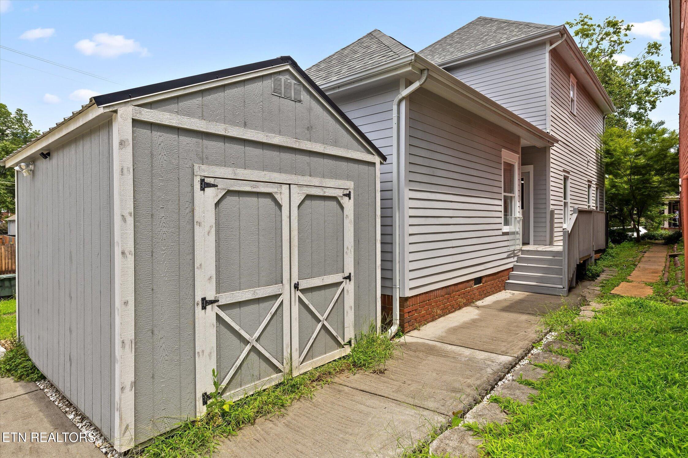 803 Fairview Ave