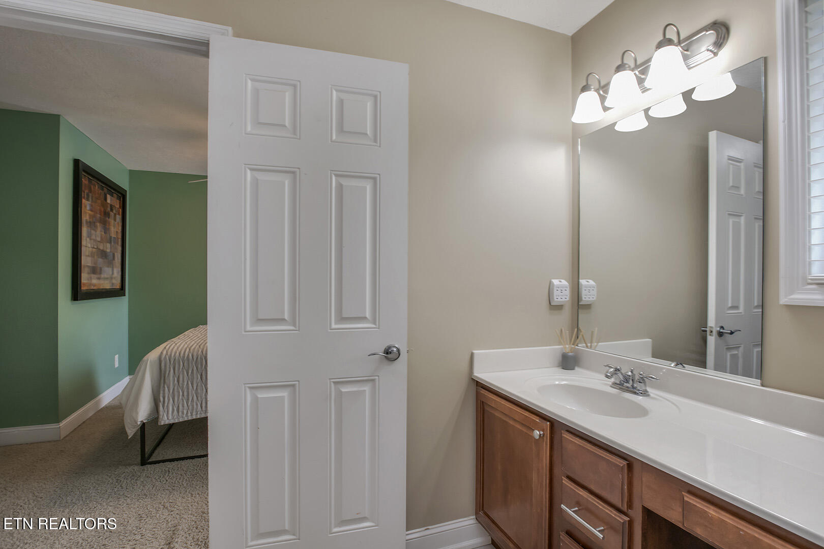 8511 King Arthur Lane