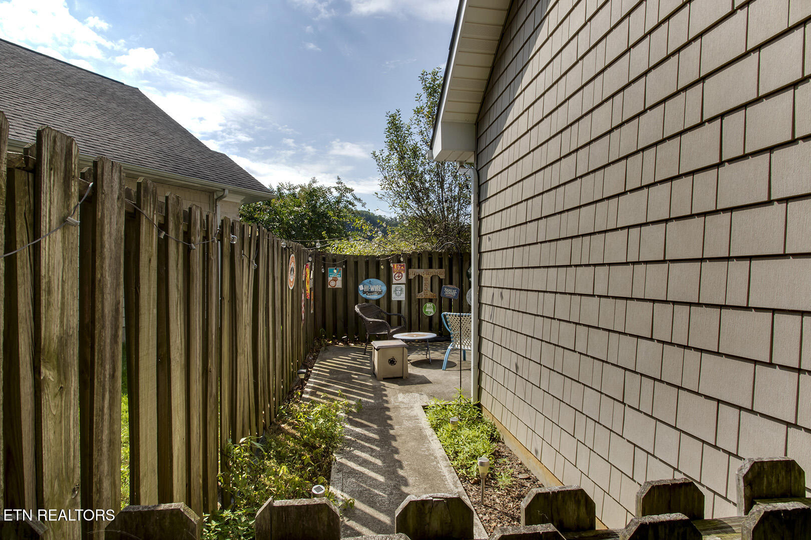 8511 King Arthur Lane